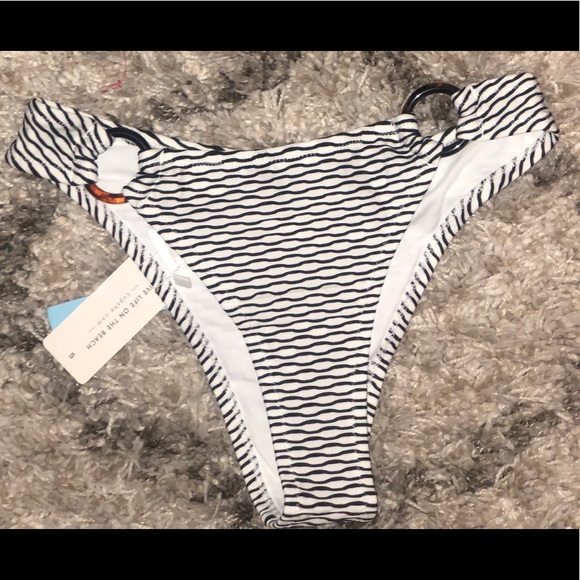 One shoulder low rise bikini - Picture 3 of 4